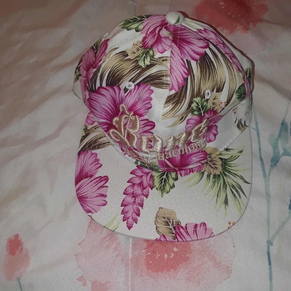 Meet your Posher, Mona